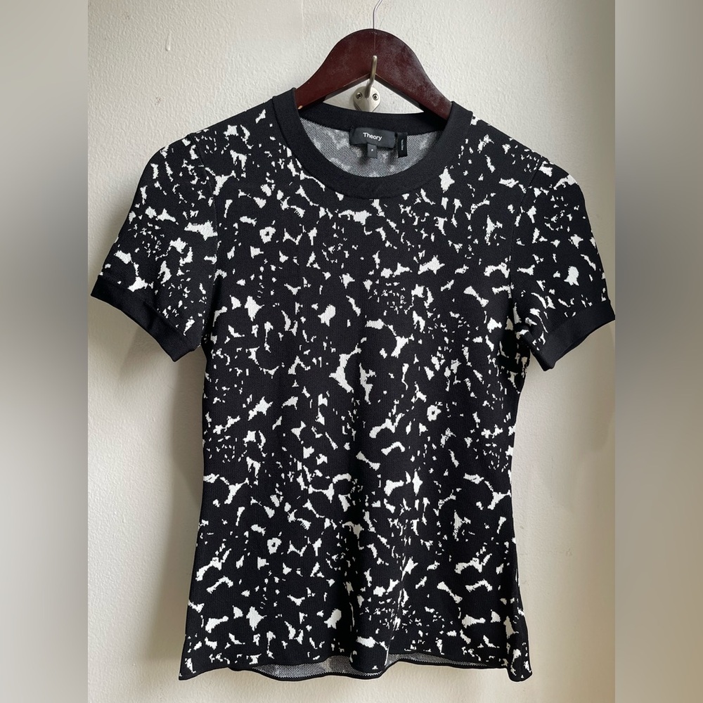 Theory Black & White Abstract Short Sleeve Knit Tee